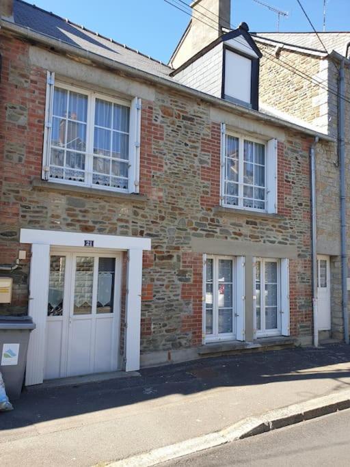 Maison De Ville Situee A 8 Kms Du Mont St Michel Понторсон Екстериор снимка