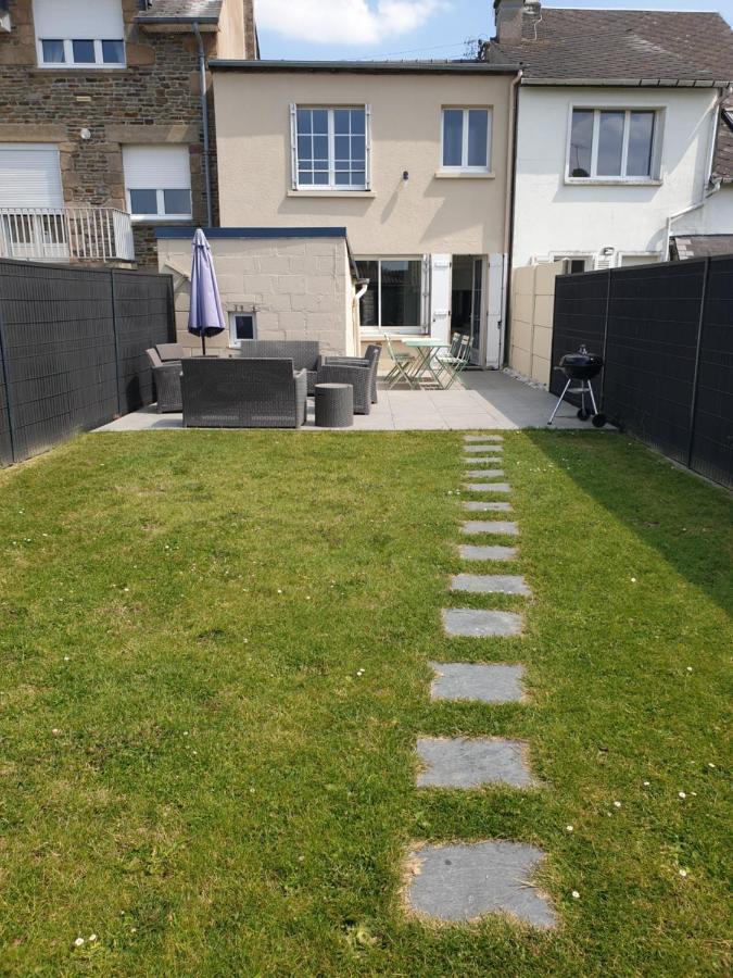 Maison De Ville Situee A 8 Kms Du Mont St Michel Понторсон Екстериор снимка